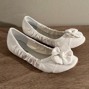 Styluxe white foldable ballerina type slippers